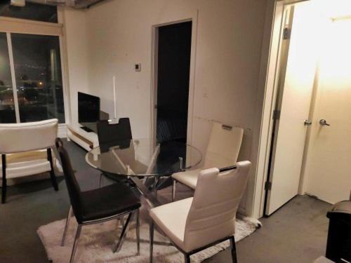 Furnished 1 Bedroom In East Village By Signature Suites Ltd YYC Exterior foto